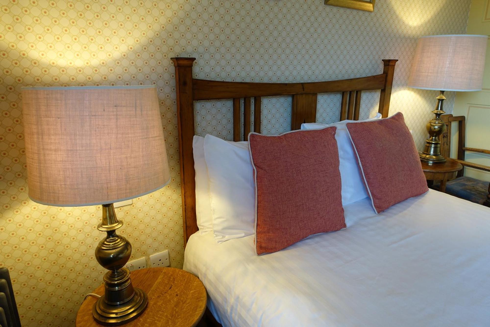 One Holyrood Hotel & Cafe Newport  Room photo