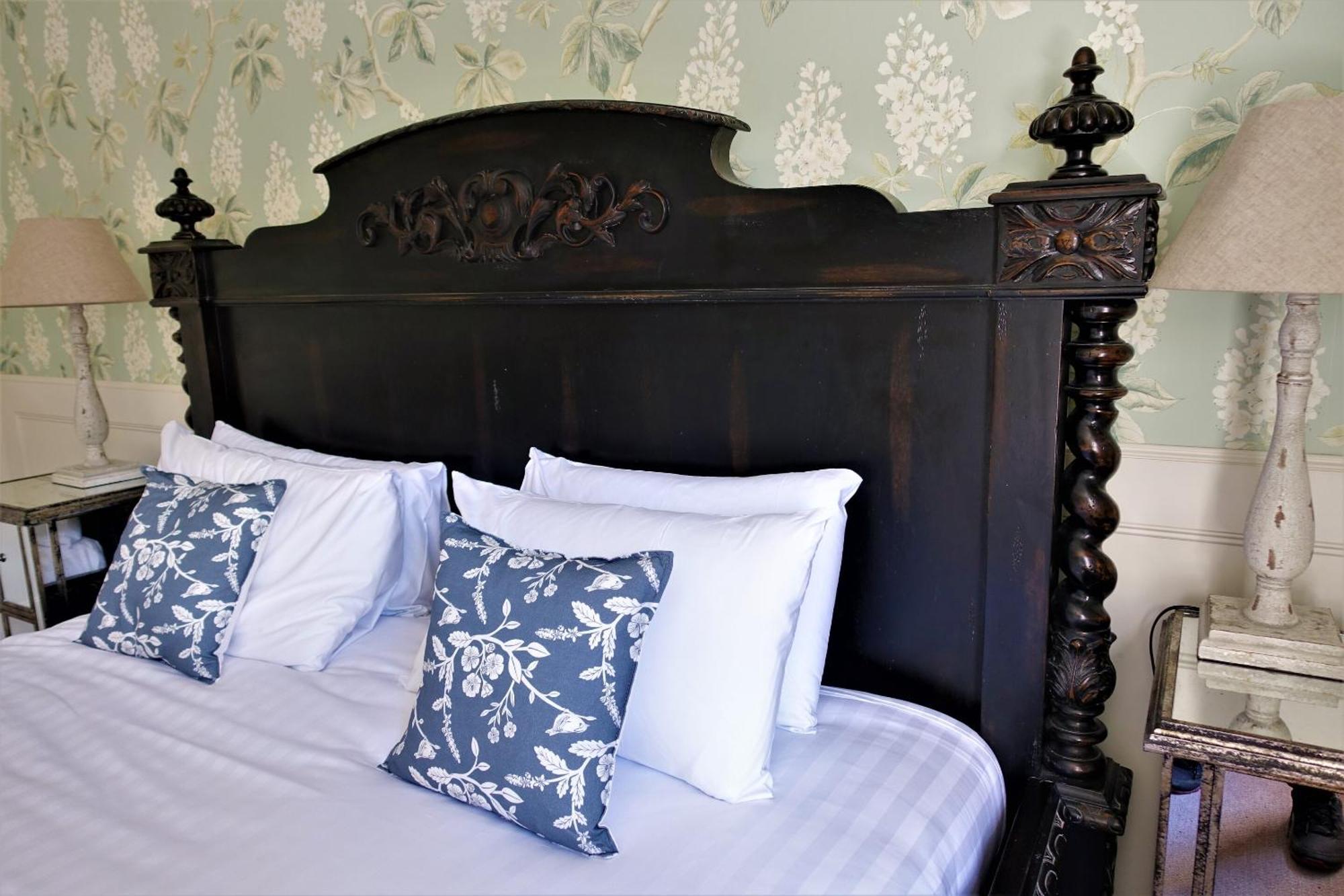 One Holyrood Hotel & Cafe Newport  Room photo