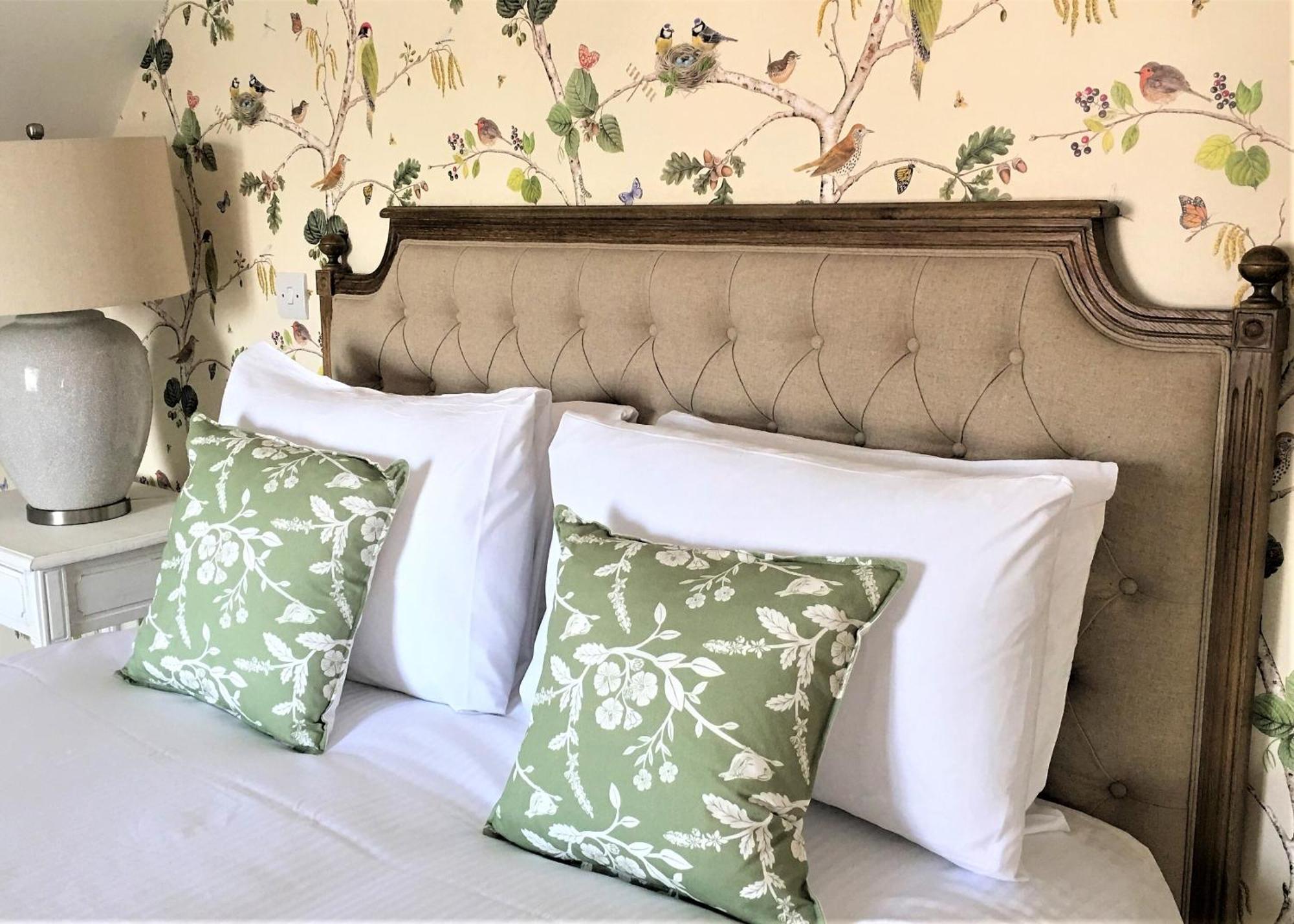 One Holyrood Hotel & Cafe Newport  Room photo